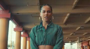 Alicia Keys em seu novo clipe, Underdog - YouTube