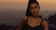Ariana Grande no clipe de "Break Up With Your Girlfriend" - Transmissão/Record TV