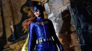 "Batgirl": Diretor posta foto de cena inédita com Leslie Grace e Michael Keaton - Divulgação/Warner Bros