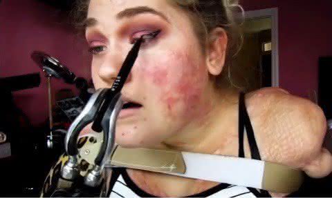 Kaitlyn Dobrow se maquiando em vídeo - Youtube