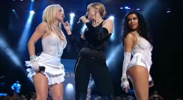 Britney, Madonna e Christina Aguilera no VMA 2003. Crédito: Reprodução/YouTube