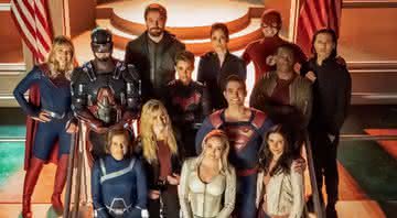 Crise Nas Infinitas Terras reuniu personagens de diversas série em uma mesma história - Divulgação/CW
