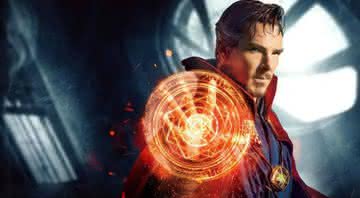 Benedict Cumberbatch como Doutor Estranho em cartaz - Divulgação/Disney/Marvel Studios