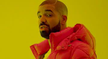Drake no clipe de Hotline Bling - YouTube