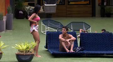 Flayslane e Felipe Prior na área externa da casa do Big Brother Brasil 20 - Divulgação/Gshow