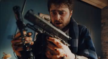 Daniel Radcliffe em trailer de Guns Akimbo - YouTube