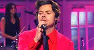 Harry Styles apresentou e foi atração musical do Saturday Night Live no sábado (16) e estreou novo single, Watermelon Sugar - YouTube