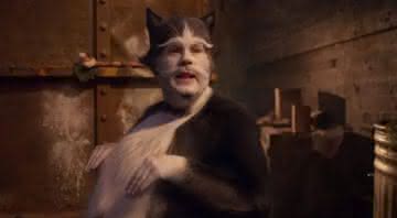 James Corden em cena do musical Cats - YoutubeWorking Title Films