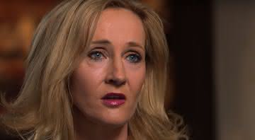 J.K. Rowling foi acusada de transfobia após defender mulher que escreveu que "homens não podem se transformar em mulheres" - YouTube