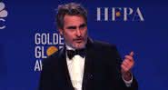 Joaquin Phoenix em coletiva de imprensa nos bastidores do Globo de Ouro 2020 - Reprodução/YouTube