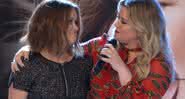 Kelly Clarkson participa de The Morning Show e chama Bradley Jackson (Reese Witherspoon) ao palco - Apple TV+