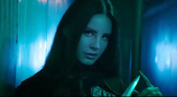 Lana Del Rey no clipe de Don't Call Me Angel: novo lançamento da cantora agora não será musical, mas um álbum falado de poesias - YouTube