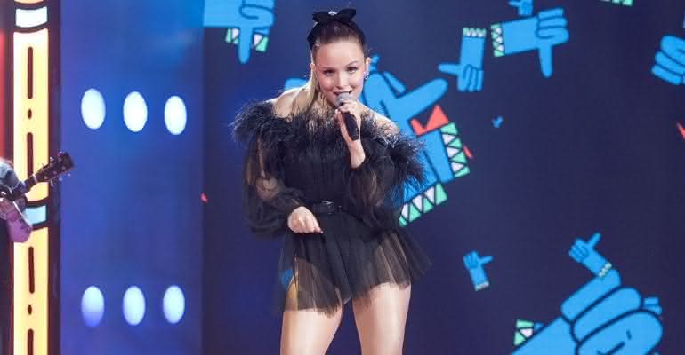 Exitoína · Larissa Manoela canta Ariana Grande no palco do Meus Prêmios Nick 2020