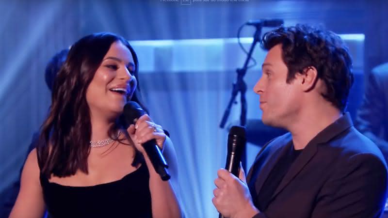 Lea Michele e Jonathan Groff formam dueto para canção de natal no programa de Jimmy Fallon - YouTube