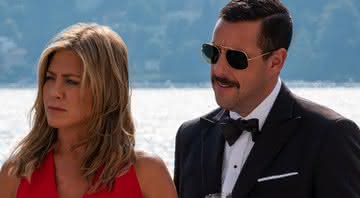 Jennifer Aniston e Adam Sandler em 'Mistério no Mediterrâneo' - Divulgação/Netflix