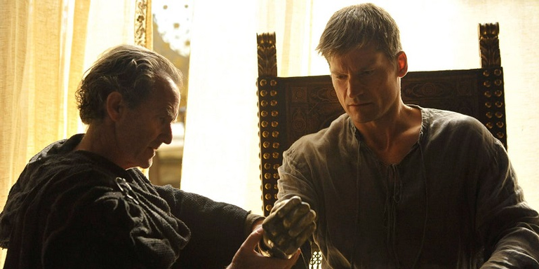 Jaime Lannister ganhando sua mão de ouro em 'Game of Thrones'. - Reprodução/InstagramHBO