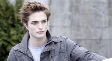 Robert Pattinson como o vampiro Edward Cullen em 'Crepúsculo'. - Reprodução/Lionsgate