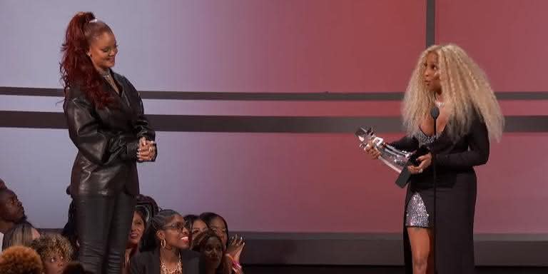 Rihanna e Mary J. Blige no BET Awards 2019 - Divulgação Youtube