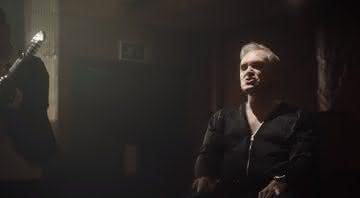 Morrissey no clipe de Spent the Day in Bed - Reprodução/YouTube