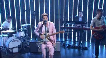 Niall Horan durante apresentação no Saturday Night Live - YouTube