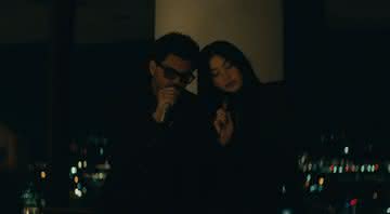 The Weeknd e Jung Ho-yeon no clipe de "Out of Time" - Reprodução/YouTube