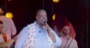Péricles cantando Havana no DVD Mensageiro do Amor - YouTube