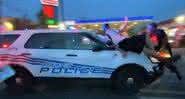 Policiais atropelam manifestantes do movimento Black Lives Matter durante protesto em Detroit, nos Estados Unidos - DJEazyTwist/Reprodução/Twitter