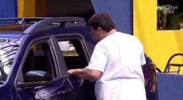 Babu analisa carro que será prêmio na prova do líder - Globo