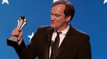 Quentin Tarantino aceita prêmio para Brad Pitt por Era Uma Vez Em...Hollywood - TNT/Sony Pictures