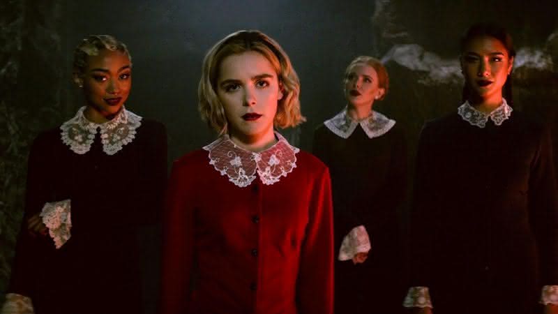 Cena da segunda temporada de O Mundo Sombrio de Sabrina - Netflix