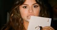 Selena Gomez com o seu novo álbum, Rare - Reprodução/Instagram