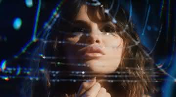 Selena Gomez no clipe de Rare - YouTube