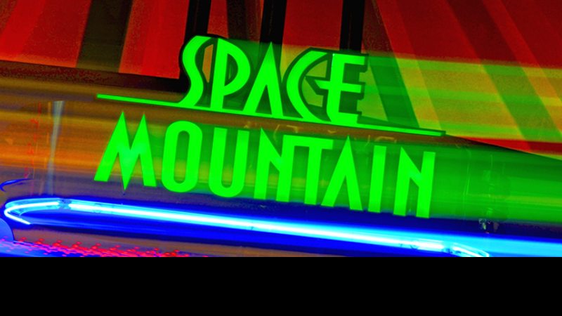 Space Mountain é uma das atrações nos parques da Disney - Divulgação/Disney