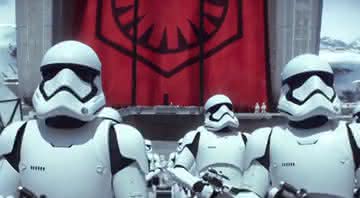 Stormtroopers em Star Wars: O Despertar da Força - Disney
