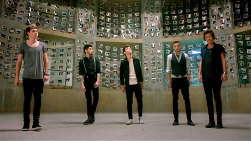 One Direction no clipe de Story of My Life - Reprodução/YouTube