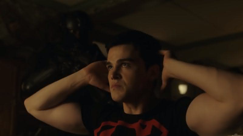 Joshua Orpin é o Superboy em Titãs - Reprodução/YouTube