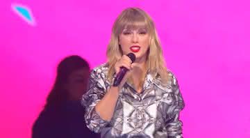 Taylor em performance na China - Youtube