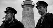 Robert Pattinson e William Dafoe em The Lighthouse - Divulgação/A24