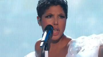 Toni Braxton no palco do American Music Awards - ABC