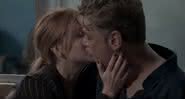 Eliza e Arthur trocam um beijo após momentos de tensão, mas são flagrados por Jonatas - Transmissão/Globo/06-08-2020
