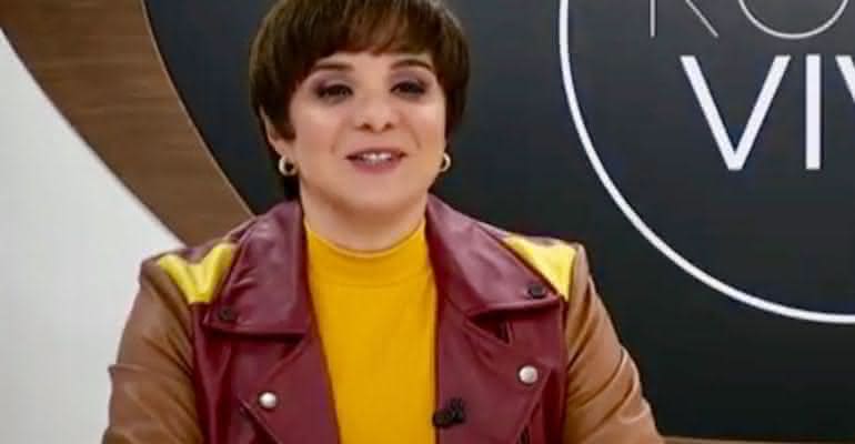 Vera Magalhães usou uma jaqueta diferentona durante o Roda Viva de segunda (18) e foi comparada a sanduíche - Transmissão/TV Cultura/17-08-2020